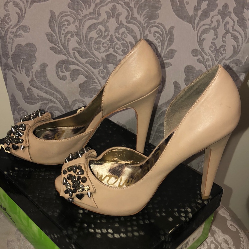 Shoes - Picture 4 of 5